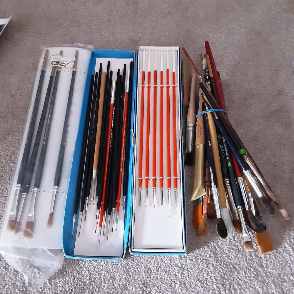 DICK BLICK BRAND NEW HIGH QUALITY PAINT BRUSHES (23) AND VARIETY OF OTHERS